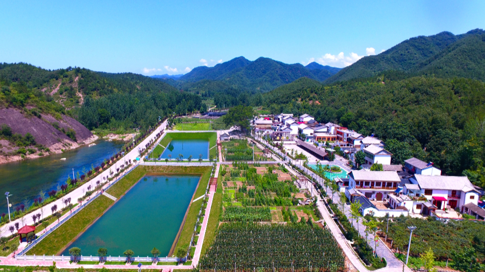 美翻了我的村 | 河南省南陽市簡村：青山綠水簡村美 紅瓦白墻戶戶豐