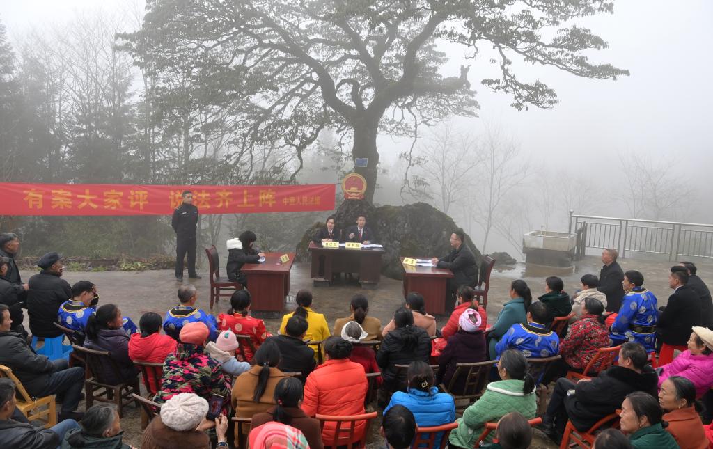 湖北鶴峰：巡回送法進鄉村