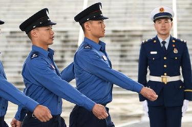 香港特區政府消防處學員在穗進行中式隊列步操訓練